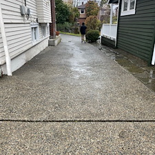 Expert-Driveway-Pressure-Washing-Services-Restore-Your-Driveways-Clean-Look 4